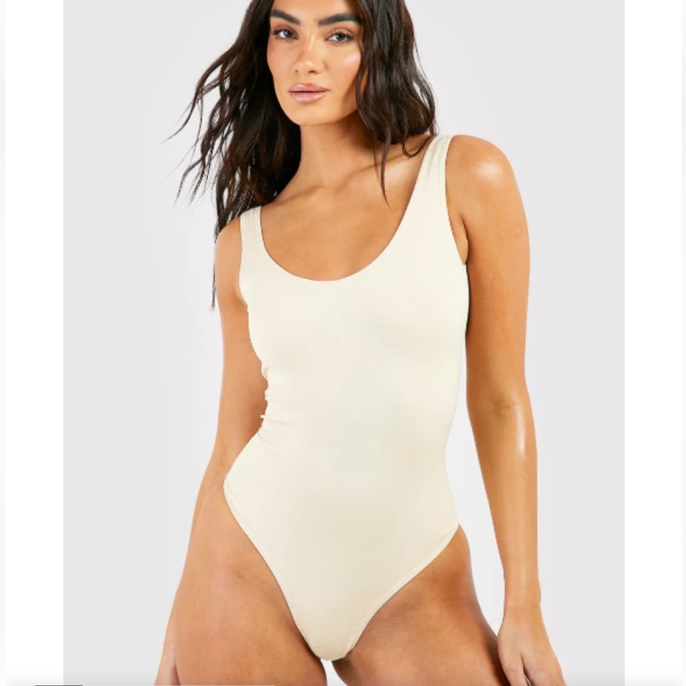 60 Dusty Nude Seamless Scoop Neck Sleeveless Bodysuit